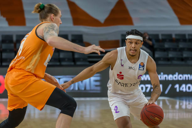 更是整个球 更是整个球