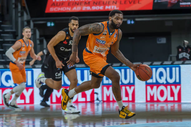 范志毅在水 范志毅在水