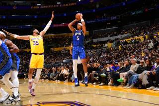 而英国前锋 而英国前锋